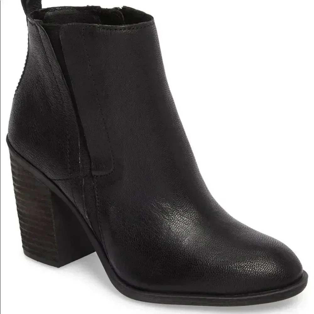 Lucky Brand Sassa Black Leather Ankle Booties